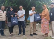 Peduli Warga Terdampak Banjir di Desa Belo Laut, PT Timah Serahkan Paket Sembako