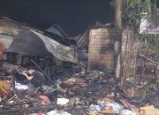 Diduga dari Korsleting Motor, Dua Kios di Jalan Jembatan 12 Ludes Dilalap Api