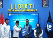 Resmi Lektor Kepala, Rektor UNMUH Babel Komit Dorong Dosen Capai Jenjang Lebih Tinggi