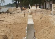PT Timah Pasang Penahan Abrasi 100 Meter di Pantai Pongkar untuk Cegah Kerusakan Lebih Parah