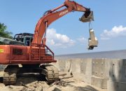 PT Timah Tbk Bangun Penahan Abrasi 150 Meter di Pantai Asmara Dewi, Warga Apresiasi