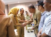 Wagub Babel Serahkan Tali Asih kepada 52 Purnabakti ASN sebagai Bentuk Apresiasi