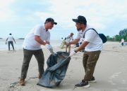 PLN UIW Babel Tegaskan Komitmen Lingkungan Lewat Aksi Zero Waste Warriors di Pantai Pasir Padi
