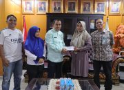 Pemprov Babel Serahkan Santunan ke Keluarga Almarhum Habi Arsa Pulpa Seda