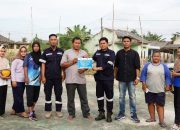 PT Timah Dukung Perbaikan Lapangan Voli di Desa Rias