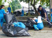 Peringati World Clean Up Day 2025, PT Timah Bersama Pelajar dan Masyarakat Gelar Aksi Bersih Taman Sari Sungailiat 