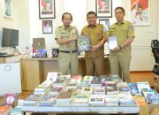 Bakuda dan Diskominfo Hibahkan 517 Buku ke DKPUS Babel, Dorong Budaya Literasi