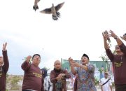 Menkop Ferry Juliantono dan Gubernur Hidayat Arsani Tanam Pohon dan Padi di Lahan Eks Tambang Namang