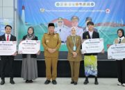 Gubernur Babel Serahkan Beasiswa untuk 684 Mahasiswa dan Penghargaan Pemuda Berprestasi