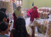 TP PKK Puding Besar Studi Tiru UP2K ke UMKM Afifah Snack di Kurau