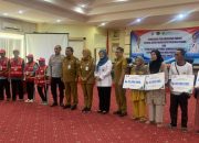 Pemkot Pangkalpinang Serahkan Seragam Parkir dan Santunan Kematian