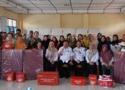 Pemkot Pangkalpinang Salurkan 233 Paket Logistik untuk Korban Banjir Rob di Genas