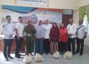 Rangkaian HUT Babel dan HKSN, Cece Dessy Serahkan 75 Paket Sembako di Pangkalbalam