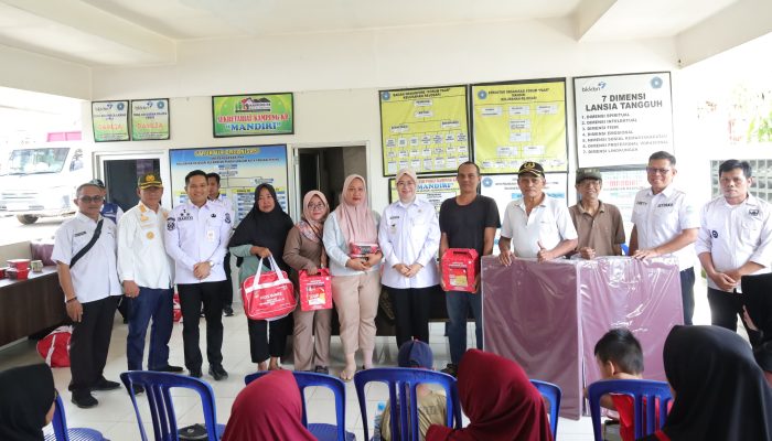 Wawako Pangkalpinang Salurkan Bantuan Kemensos untuk 311 KK Terdampak Banjir Rob di Rejosari