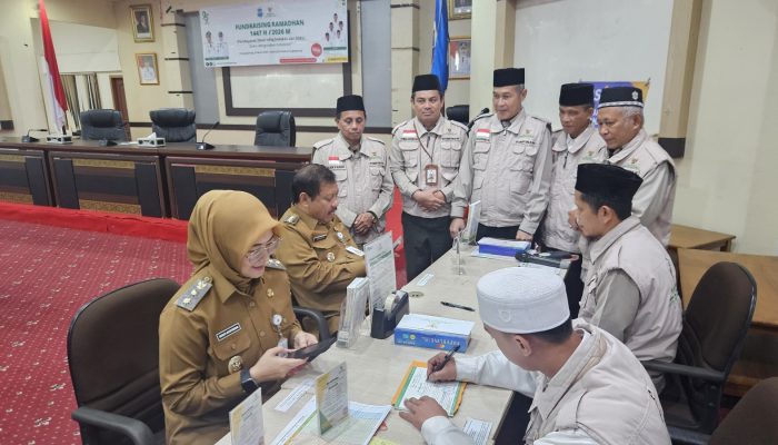 Awali Fundraising Ramadan 1447 H, Wali Kota dan Wakil Wali Kota Pangkalpinang Tunaikan Zakat Perdana