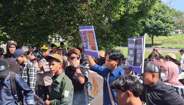 Suarakan Nasib Guru Honorer: Aksi Mahasiswa tanpa Audiensi, DPRD Babel Janji Koordinasi ke Pusat