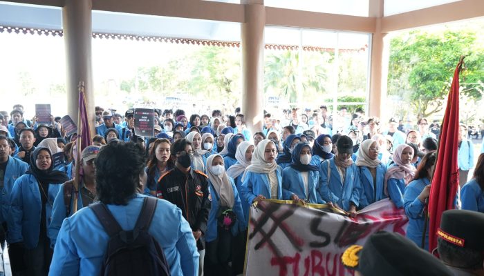 Mahasiswa UBB Demo di DPRD Babel, Soroti Pendidikan hingga Kesejahteraan Buruh