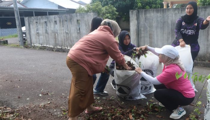 Gotong Royong Pembersihan Drainase di Air Salemba Diintensifkan untuk Kurangi Risiko Banjir