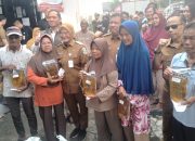 Pemkot Pangkalpinang Salurkan Bantuan Beras untuk 620 Warga Tamansari Jelang Iduladha