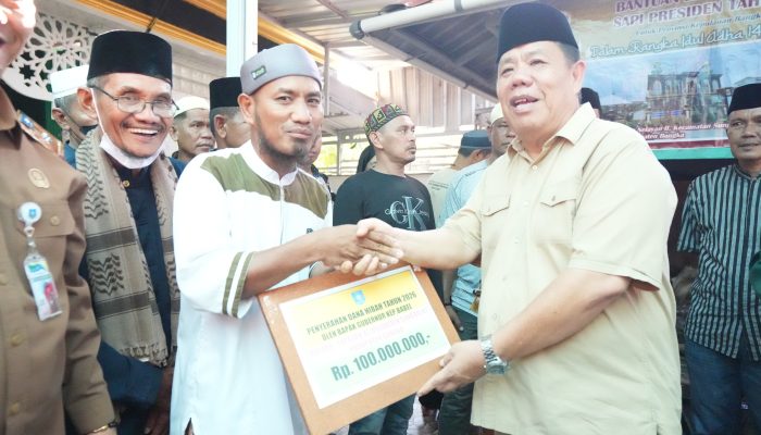 Gubernur Babel Salurkan Sapi 1 Ton dari APBN untuk Warga Nelayan 2 Sungailiat