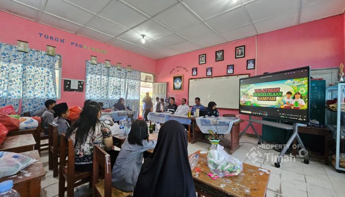 PT TIMAH Bersama DLH Bangka Barat Edukasi Pengelolaan Sampah Plastik dan Pembuatan Ecobrick di SDN 22 Mentok