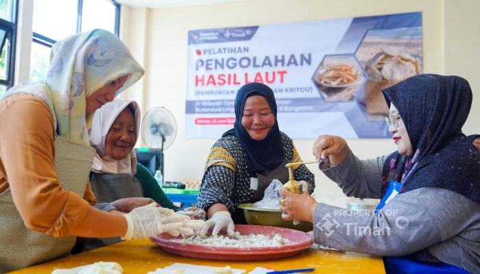 PT TIMAH Dorong Pemberdayaan Ekonomi Pesisir Lewat Pelatihan Olahan Hasil Laut di Sungailiat