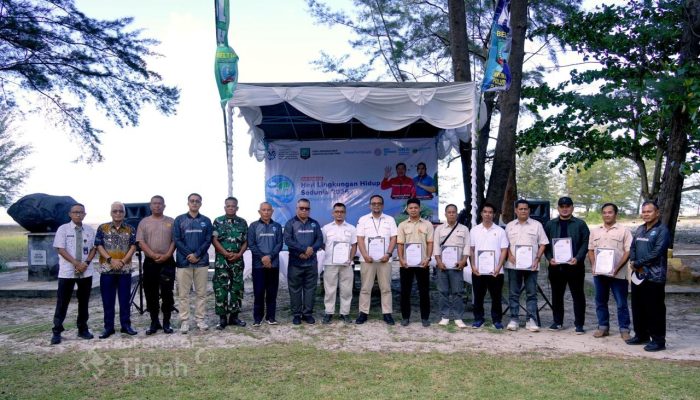 PT Timah Dukung Penanaman Pohon dan Edukasi Lingkungan di Pantai Lalang Beltim