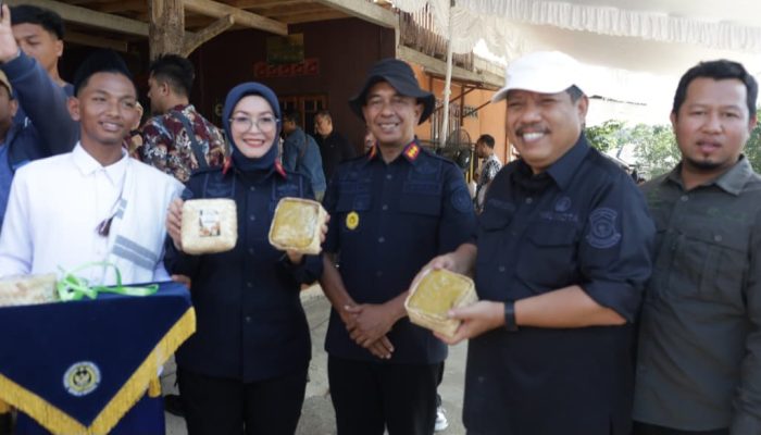 Wali Kota Pangkalpinang Lepas Pengiriman Perdana 500 Kilogram Dodol Nanas ke Bandung