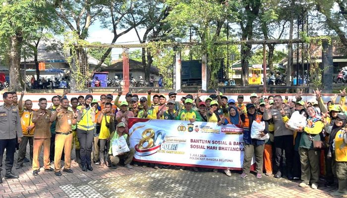 Polisi Salurkan 80 Paket Sembako untuk Petugas Kebersihan Kota Pangkalpinang