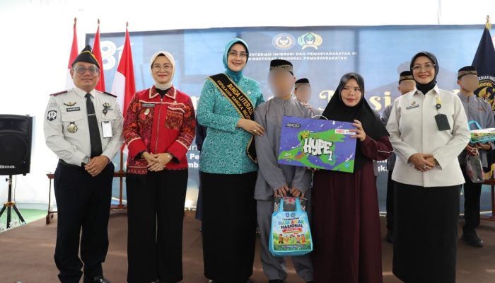 Bunda Literasi Babel Hadiahkan Laptop untuk Anak Binaan LPKA yang Bebas, Dorong Semangat Bangun Masa Depan
