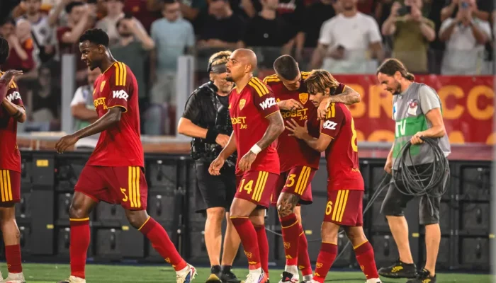 Malen Hattrick, Roma Tampil Gemilang di Laga Pembuka