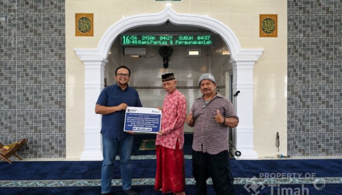 Dukung Kenyamanan Ibadah Jamaah, PT TIMAH Serahkan Bantuan untuk Masjid Nurul Fatah di Kabupaten Belitung