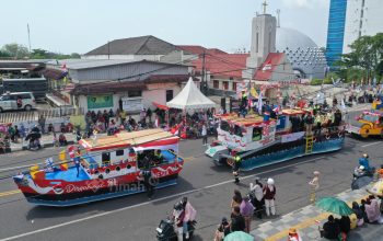 Semarak HUT ke-81 RI, PT TIMAH Tampilkan KIP dan Tugboat dalam Kendaraan Hias di Pangkalpinang