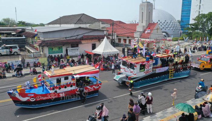 Semarak HUT ke-81 RI, PT TIMAH Tampilkan KIP dan Tugboat dalam Kendaraan Hias di Pangkalpinang