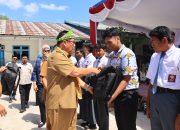 Pemprov Babel Gandeng Baznas Salurkan Bantuan Seragam untuk Ratusan Siswa Prasejahtera di Belitung dan Beltim