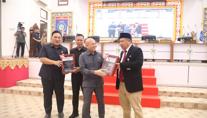 Dua Ranperda Anggaran Diserahkan ke DPRD Babel, Hidayat Arsani Minta APBD Tak Mubazir