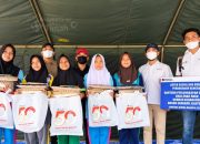 Bantu Anak Kembali Bersekolah, PT TIMAH Salurkan 210 Paket Seragam di Dusun Serdang
