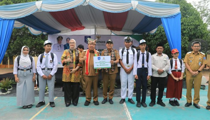 Gubernur dan BAZNAS Babel Salurkan 200 Paket Seragam Sekolah Senilai Rp98 Juta di Bangka