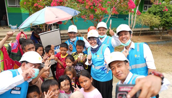 PLN Babel Salurkan Bantuan Sembako dan Pulihkan Dukungan Listrik bagi Korban Kebakaran di Bangka Selatan
