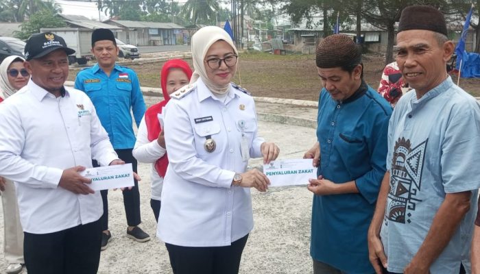 BAZNAS Salurkan Zakat untuk 100 Warga Pangkalpinang, Kaum Dhuafa hingga Guru Ngaji Jadi Sasaran