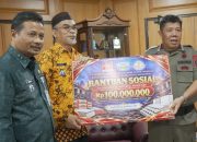 Gubernur Babel Terima Bantuan Rp100 Juta dari INTI Babel untuk Korban Kebakaran Bangka Selatan