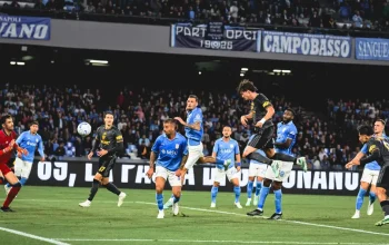 Drama Enam Gol, Roma Paksa Napoli Imbang 3-3
