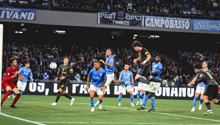 Drama Enam Gol, Roma Paksa Napoli Imbang 3-3
